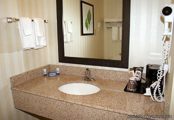 Fairfield Inn & Suites By Marriott Fairmont Quarto foto